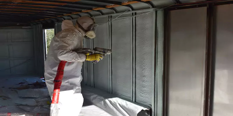 Tank linings coated with polyurea